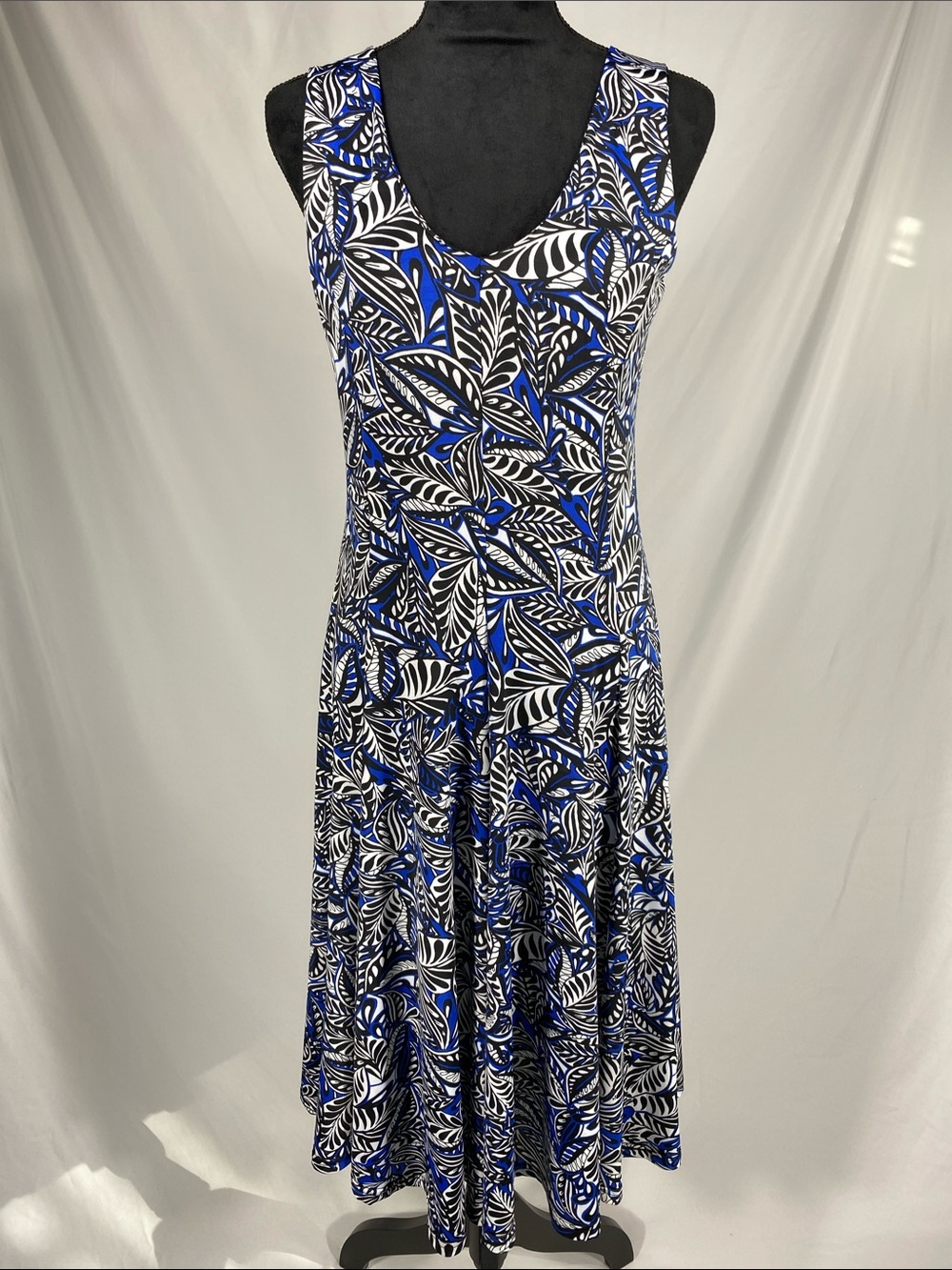 Creation Blue Leaf Print Maxi Dress Size M Sleeveless V Neck Sundress